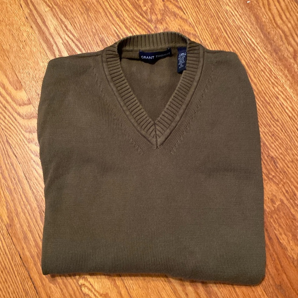 Men’s olive green cotton sweater, XL.